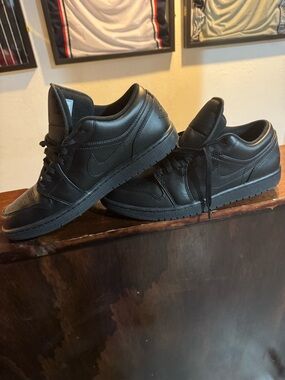 Jordan 1 Low Triple Black Sz 10.5M